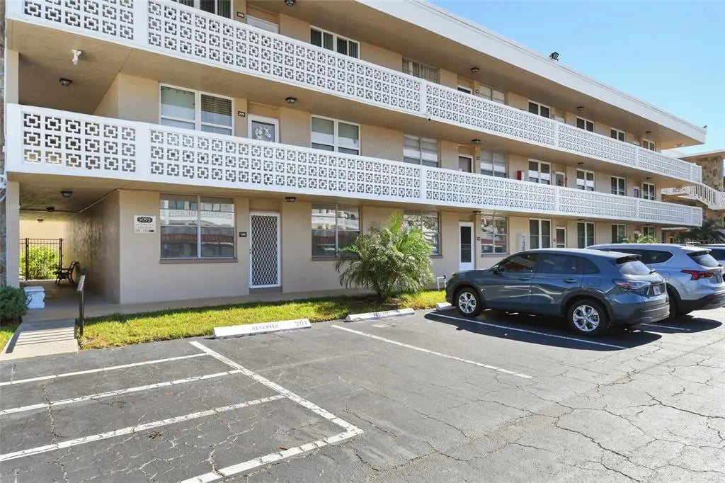 5095 Bay Street Ne 109, ST PETERSBURG