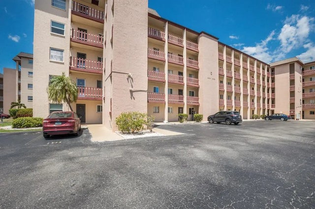 4015 Lake Bayshore Drive 108, BRADENTON
