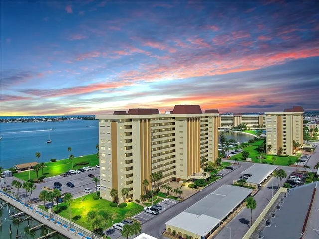 4550 Cove Circle 605, ST PETERSBURG