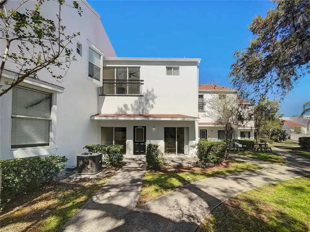 9509 Citrus Glen Place 11, TAMPA