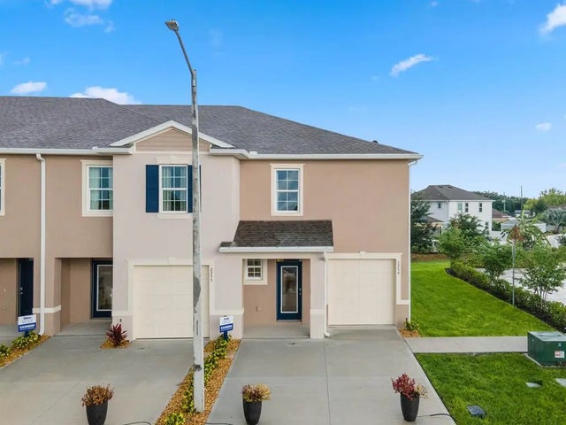 2304 Gifford Drive, DAVENPORT