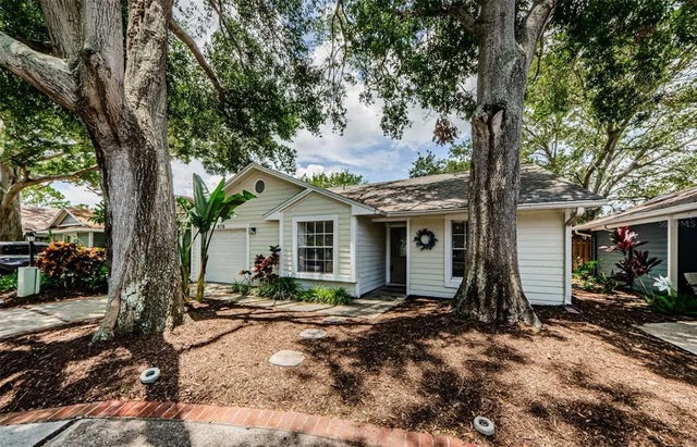 878 Franklin Cir, PALM HARBOR
