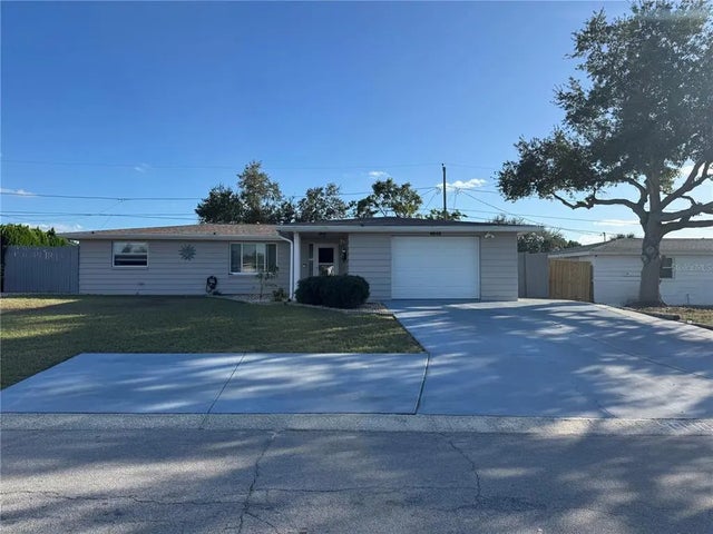 4940 Picture Avenue, HOLIDAY
