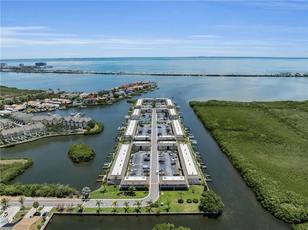 8820 Bay Pointe Drive 102, TAMPA