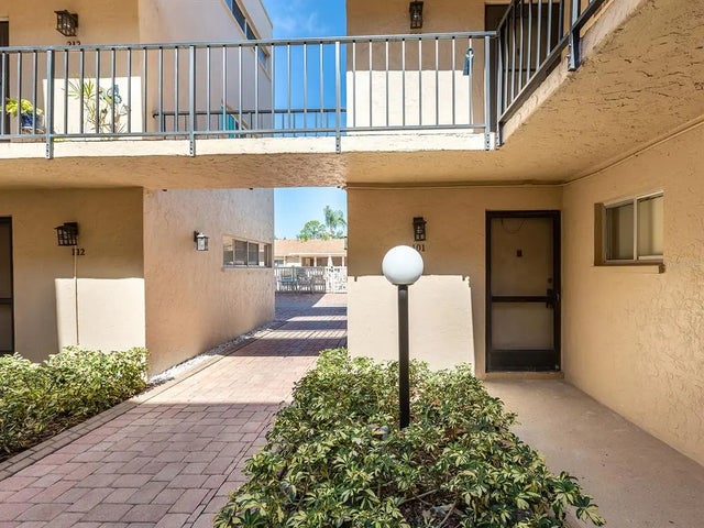 2763 Woodgate Lane 101, SARASOTA