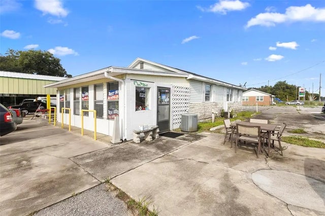 2490 N Woodland Boulevard, DELAND