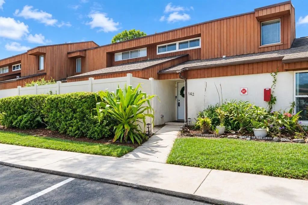 2076 Sunset Point Road 142, CLEARWATER