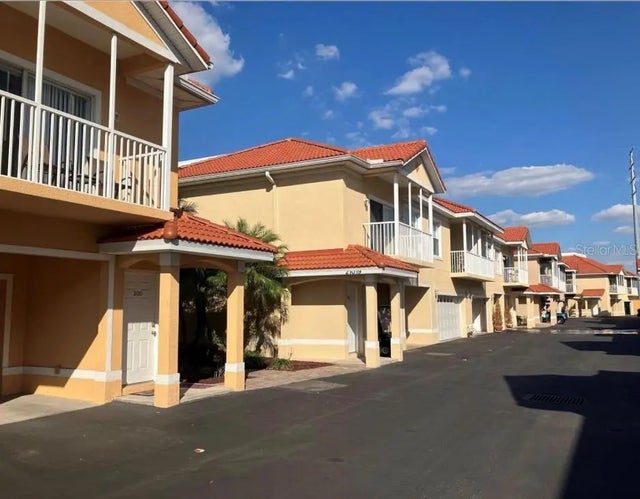 21019 Sunpoint Way 201, LUTZ