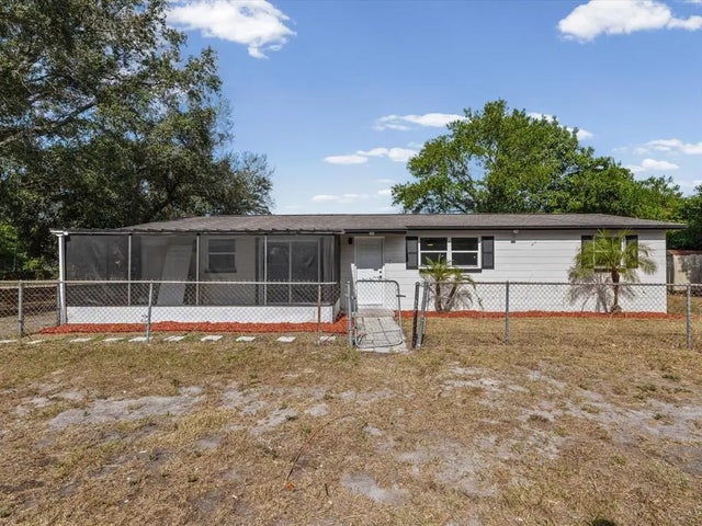 9902 W Club Lane, TAMPA