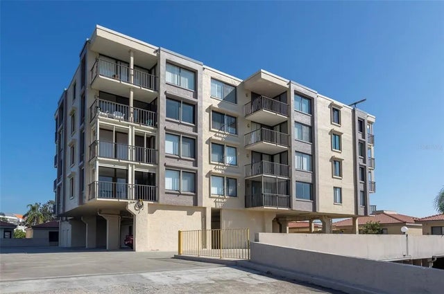 6104 Palma Del Mar Boulevard S 405, ST PETERSBURG