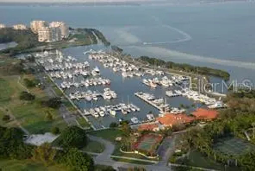 2600 Harbourside Drive R-13, LONGBOAT KEY