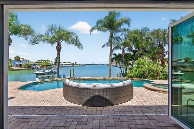 511 Island Way, CLEARWATER BEACH