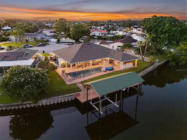 1497 47th Avenue Ne, ST PETERSBURG