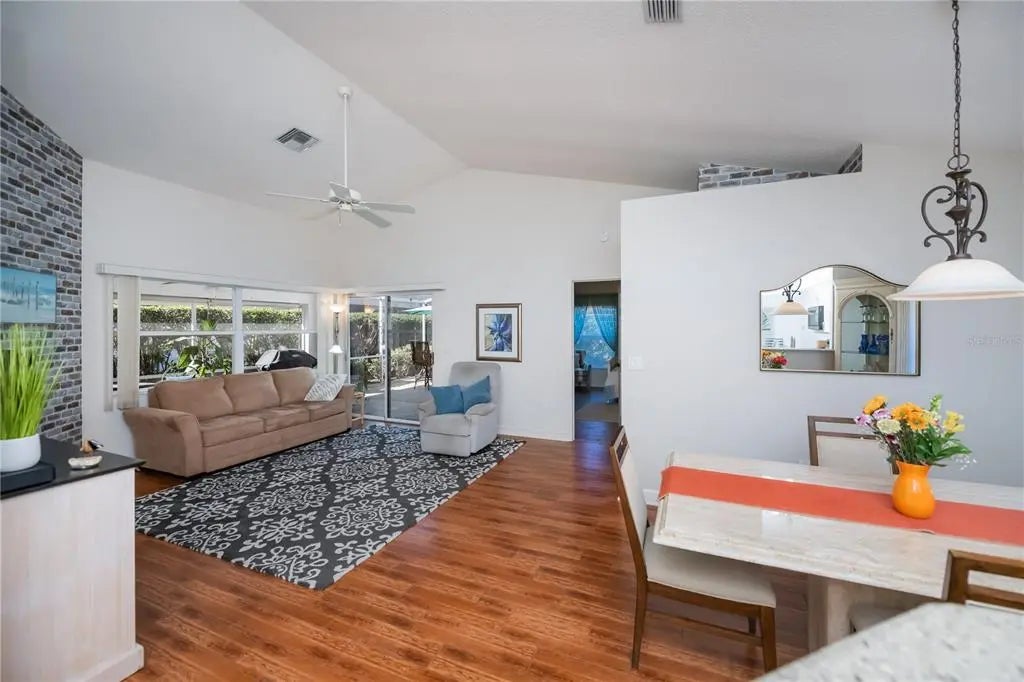 Gulf Shores Realty: 2 7518508e9a06186c6a5375e213f138ed l