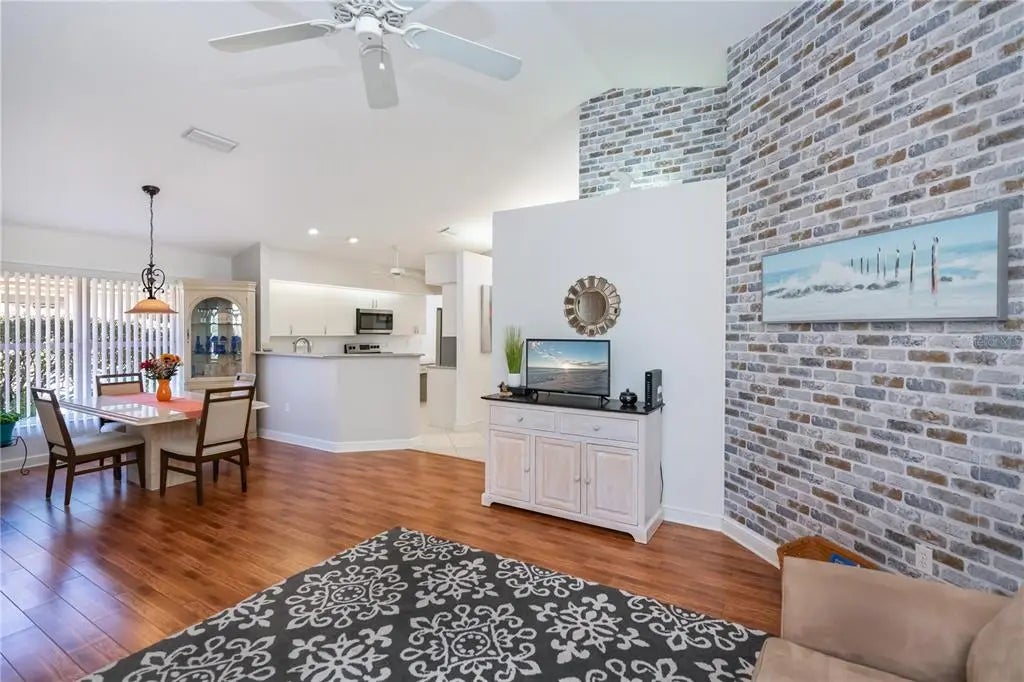 Gulf Shores Realty: 3 60d70aa24f0be142541654bfb897d07d l