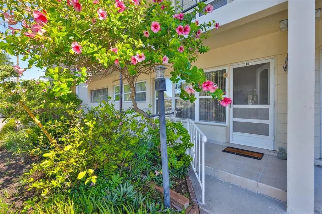 5695 40th Avenue N 301, KENNETH CITY