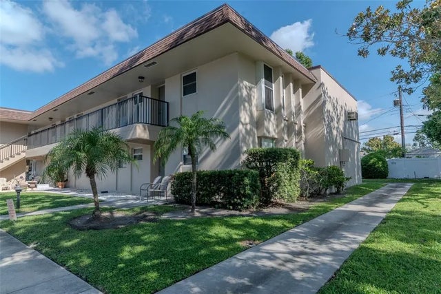 9945 47th Avenue N 201, ST PETERSBURG
