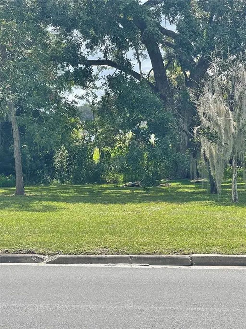 West Avenue, CLERMONT