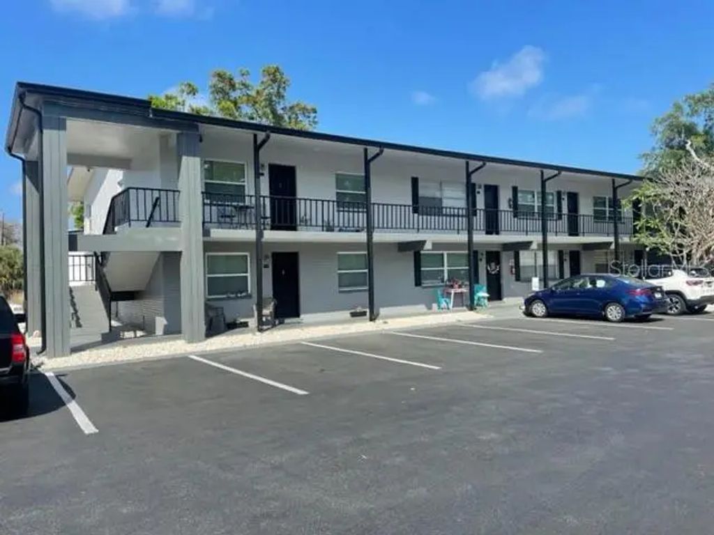 675 Indian Rocks Road N 204b, BELLEAIR BLUFFS