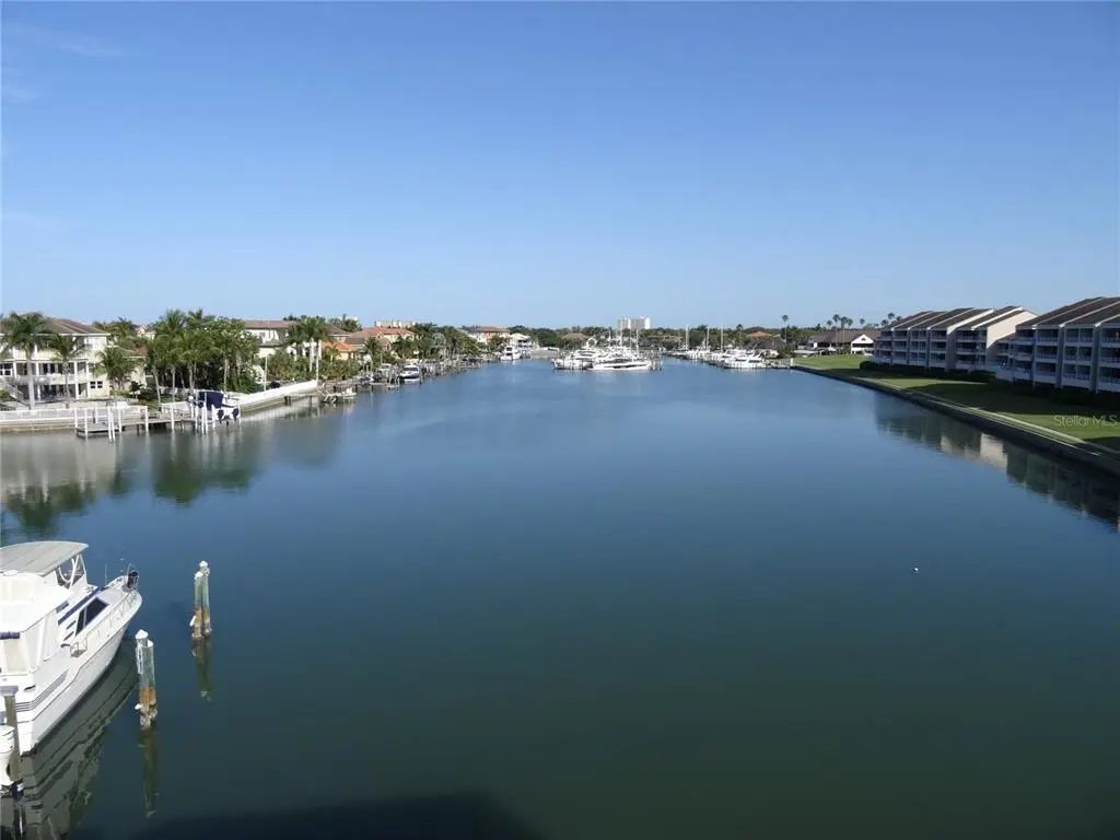 2775 Kipps Colony Drive S 304, ST PETERSBURG