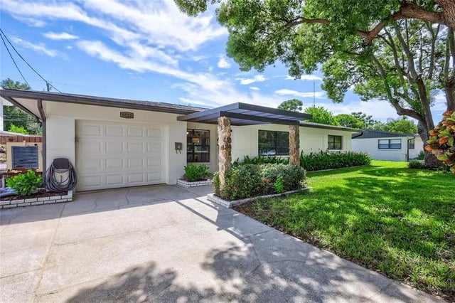 8532 Kumquat Avenue, SEMINOLE