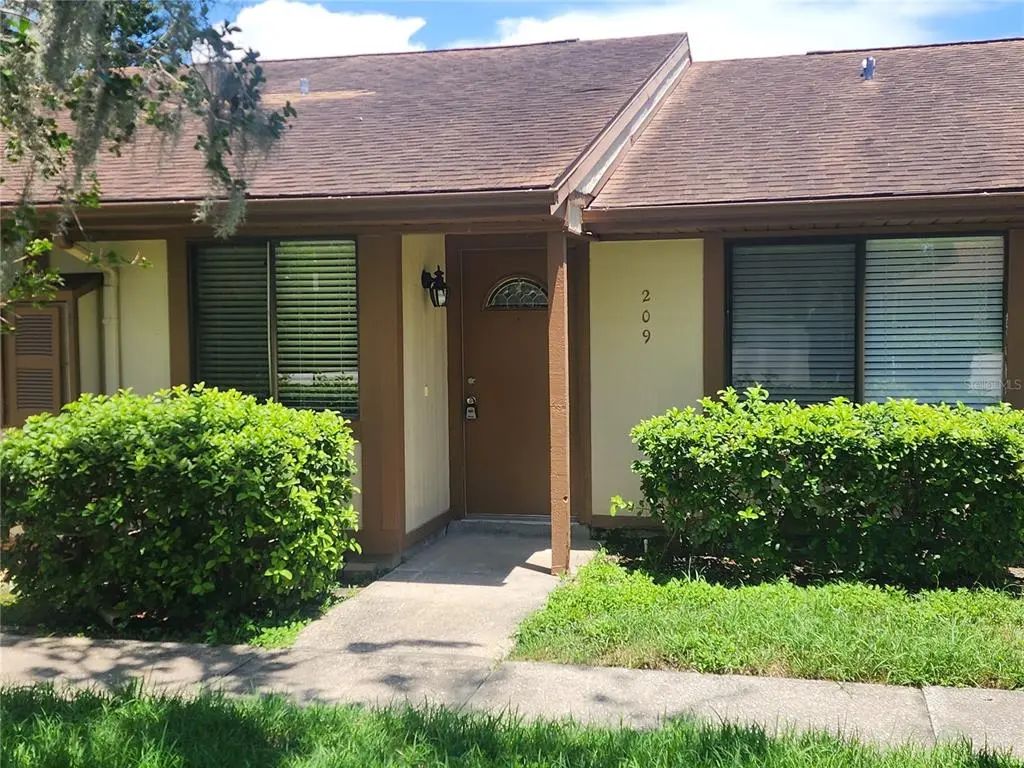 209 Corkwood Ln, OLDSMAR