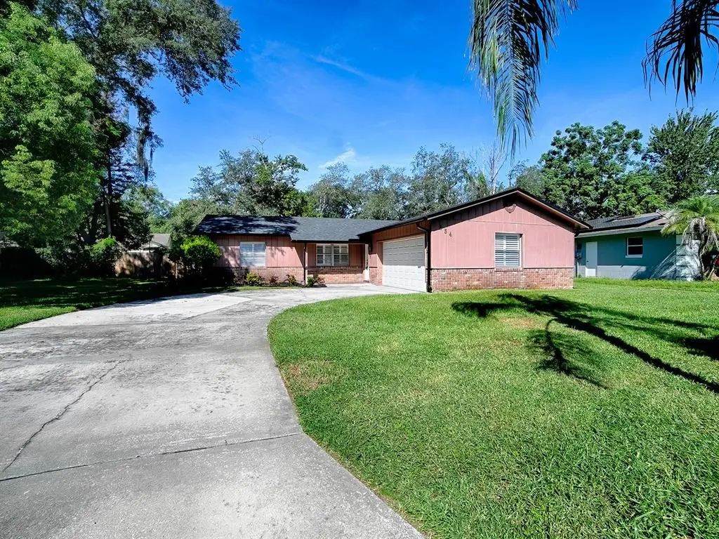 154 Essex Drive, LONGWOOD