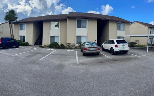 2624 Hidden Lake Dr N C, SARASOTA