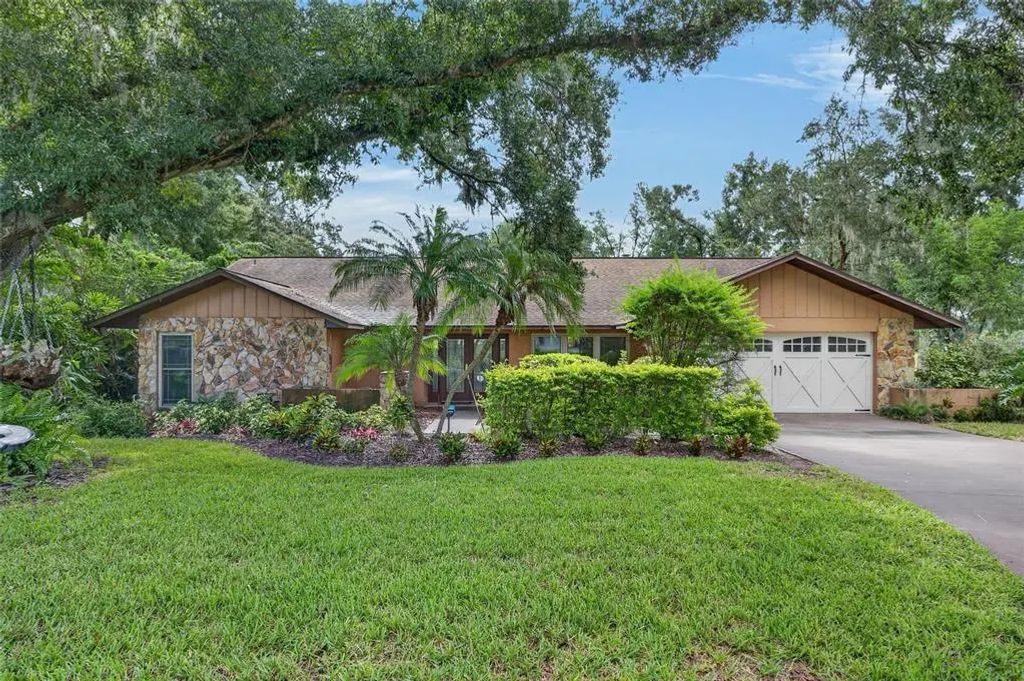 2203 Greenhills Drive, VALRICO