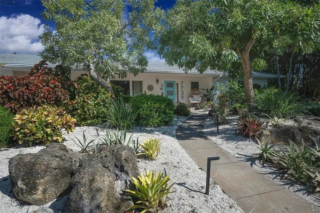7739 Westmoreland Drive, SARASOTA