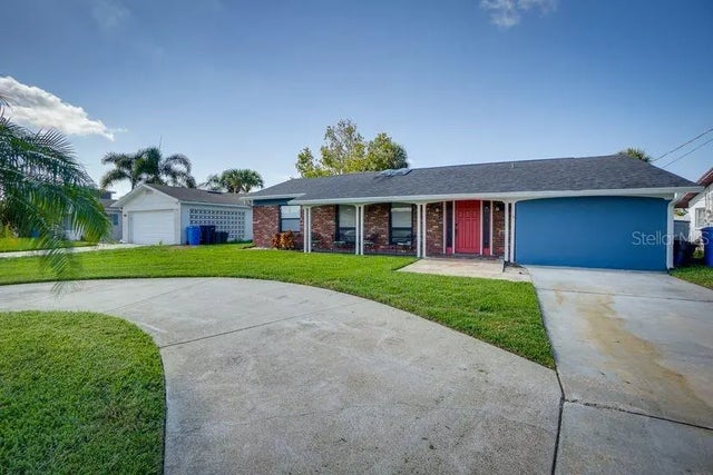 8722 Thornwood Lane, TAMPA