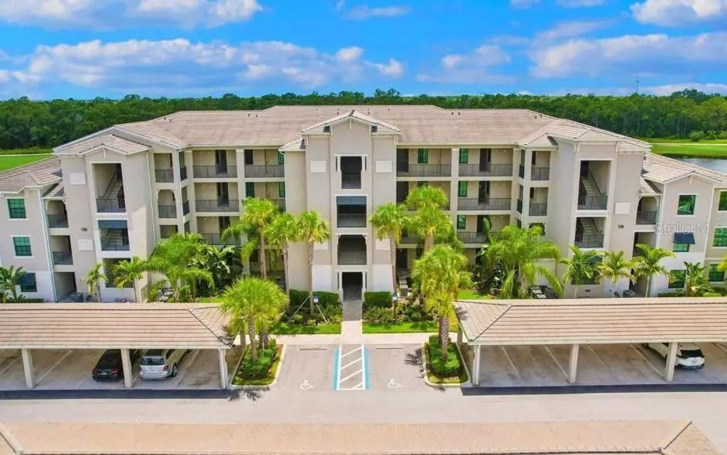 17704 Gawthrop Drive 201, BRADENTON