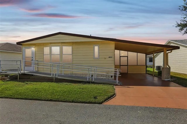 4933 Colonnades Circle E, LAKELAND