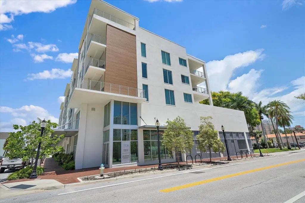 332 Cocoanut Avenue 406