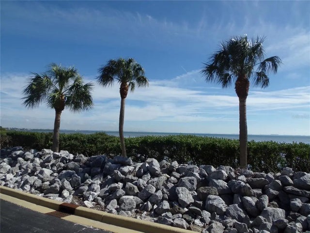 4555 Bay Club Drive 22, BRADENTON