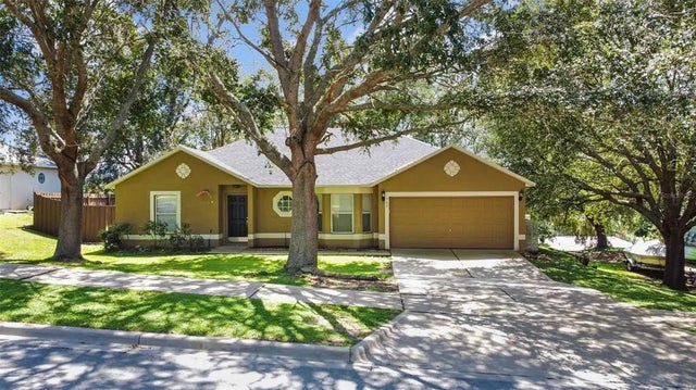 908 Bristle Cone Court, MINNEOLA