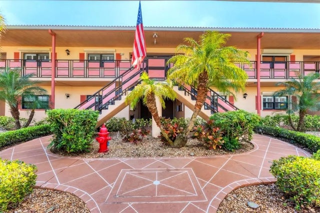 8140 Terrace Garden Drive N 103, ST PETERSBURG