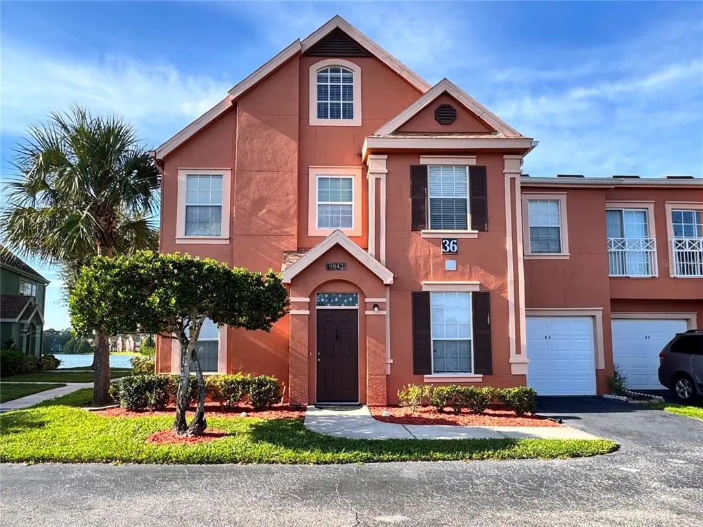 9842 Lake Chase Island Way, TAMPA