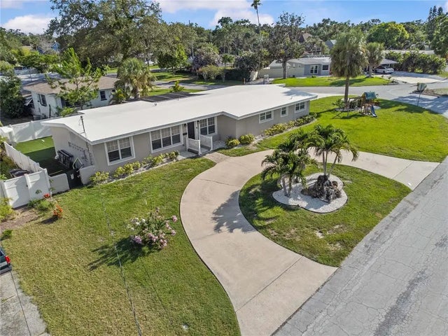 327 Sunny Lane, BELLEAIR