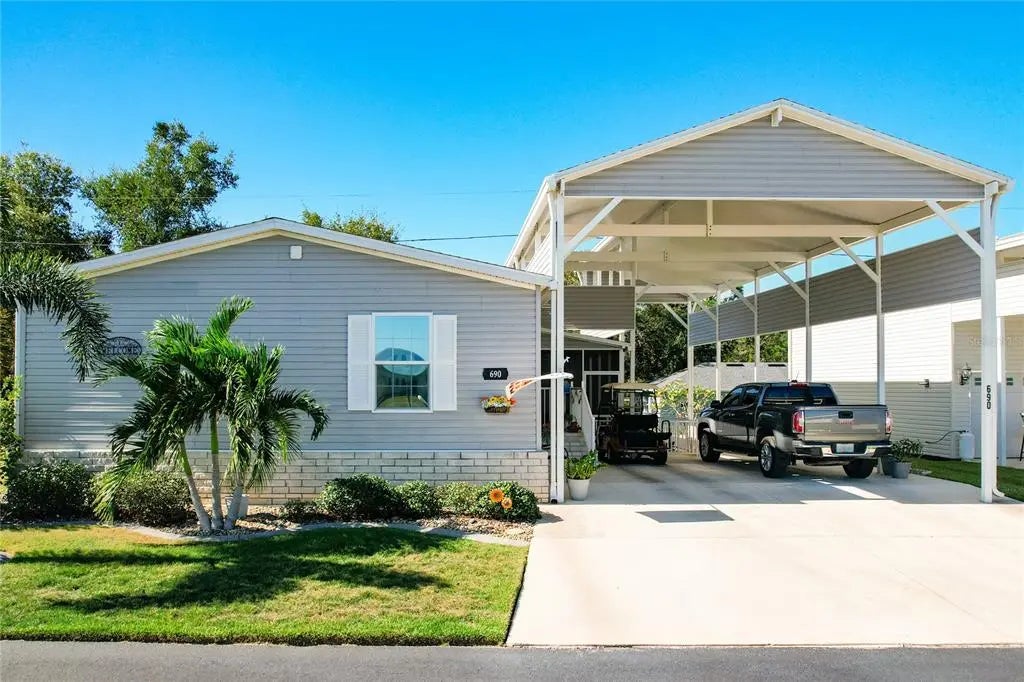 690 Sandwedge Drive, FROSTPROOF