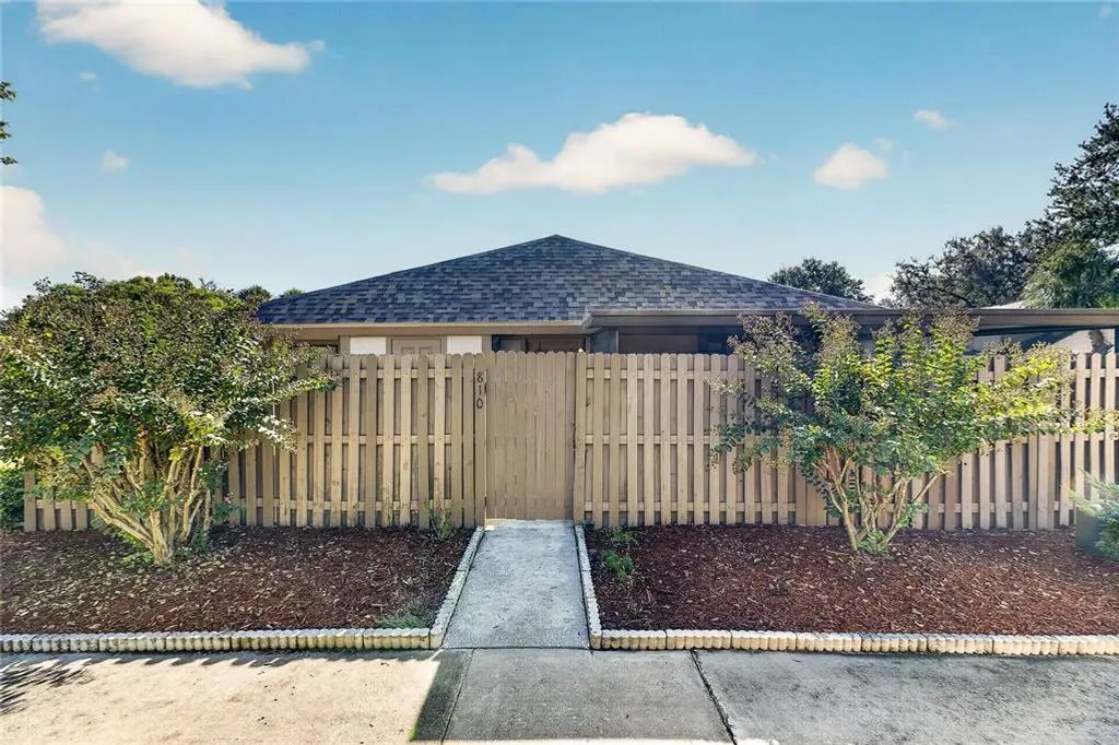 810 Hunters Court, BRANDON