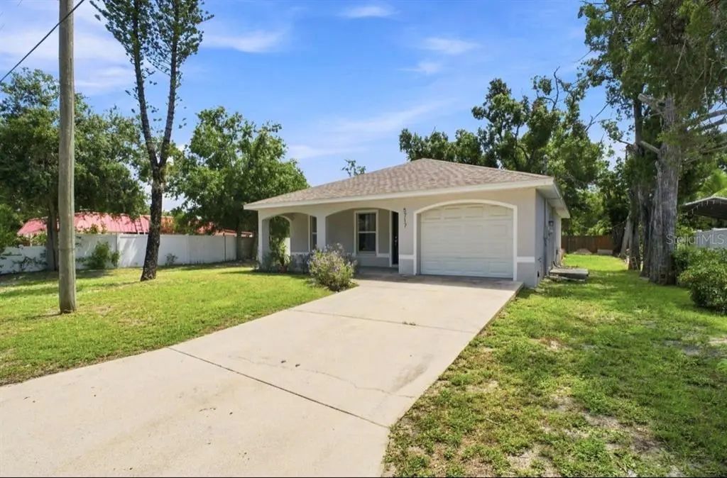 5717 E 11th Street E, BRADENTON