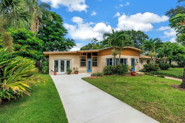 525 Villagrande Avenue S, ST PETERSBURG