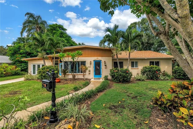 525 Villagrande Avenue S, ST PETERSBURG