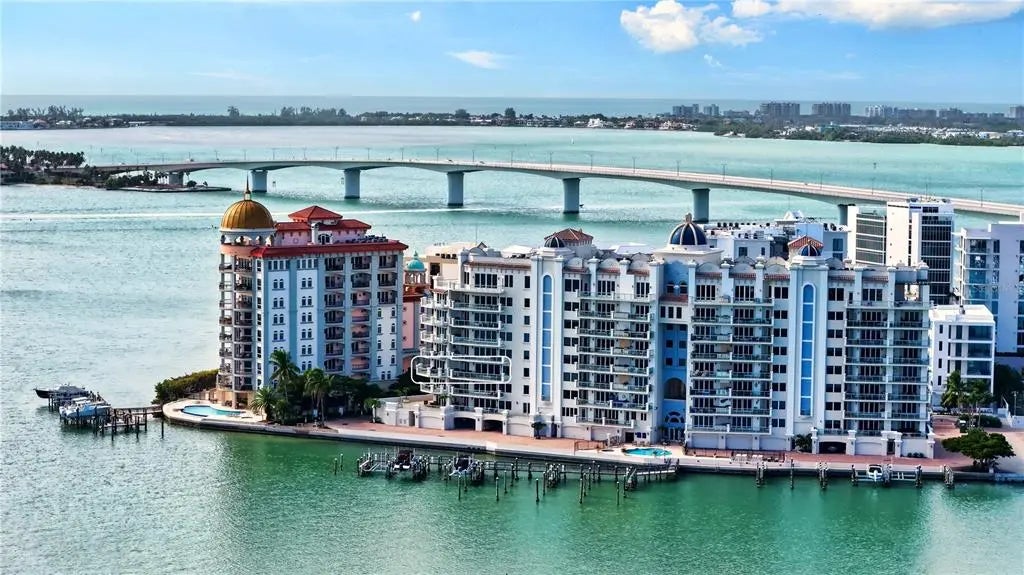 464 Golden Gate Point 304, SARASOTA
