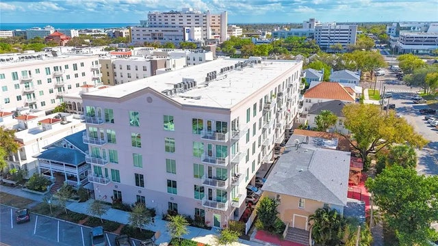 644 3rd Avenue S 303, ST PETERSBURG