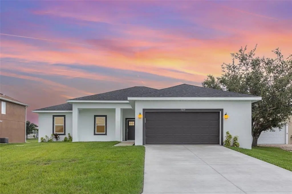 Photo of Listing #V4943705