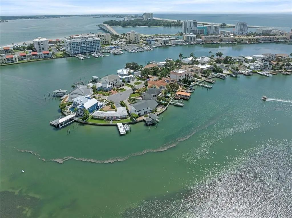 290 Bayside Drive, CLEARWATER