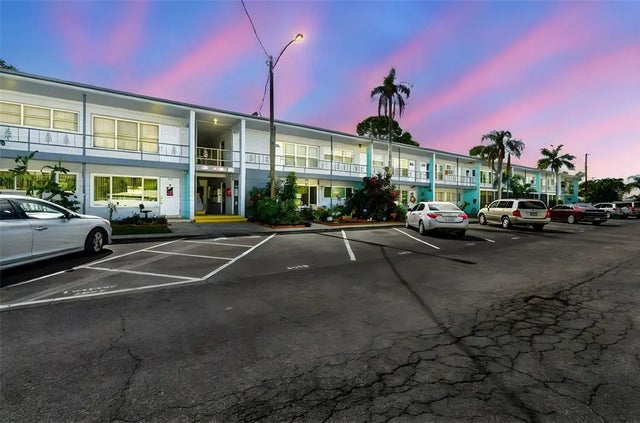 5860 43rd Terrace N 1513, ST PETERSBURG