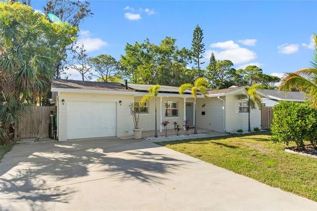 9016 Bay Street Ne, ST PETERSBURG
